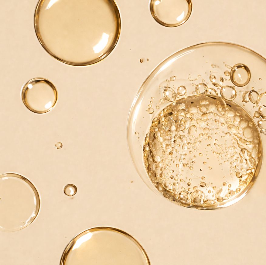 Retinol – Promotes cell renewal for firmer, youthful-looking skin.